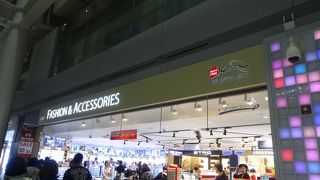 空港内の免税店