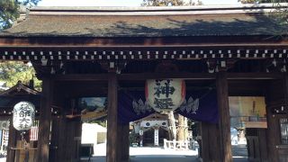 日本で初の千円札の図柄となった神社。