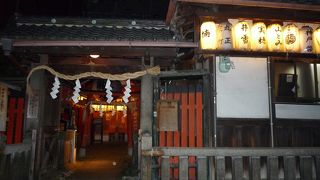 土佐藩邸からこの地に移された神社