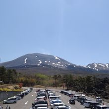 右手に見えるのが黒斑山、左が浅間山です。