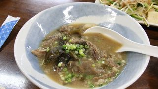 １階が市場、２階が食堂