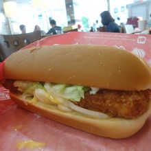 鶏の辛み揚げバーガー