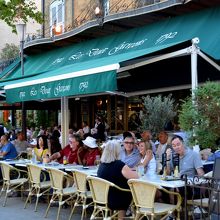 老舗カフェのLes deux garconsです。