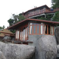 海に面したコテージ