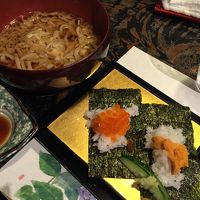 〆はうに&いくらの手巻きずしと佐野ラーメン風うどん