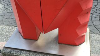 赤色が目立ちます