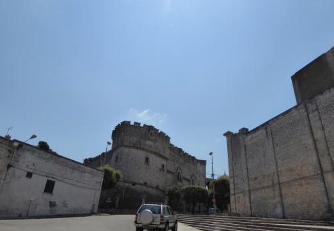 カロヴィーニョ城は小さいながらも見る価値があります♪