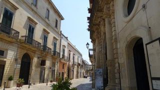 ガラティーナの見所はフレスコ画の教会♪