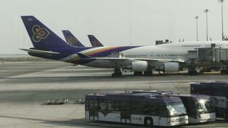 乗り継ぎ時間に注意！広い空港です。