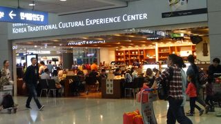 丁寧なレクチャーで伝統を学ぶ