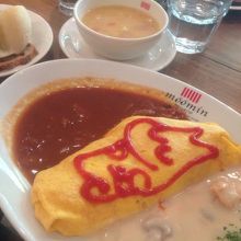 二種類のソース付オムライス