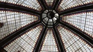 趣きのあるモールの中