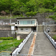 ダムのの歩道です。