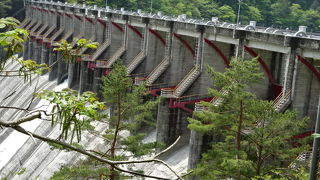 大きな発電ダムです。
