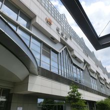 綺麗な駅舎、南口