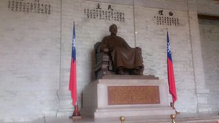 蒋介石の功績を讃える