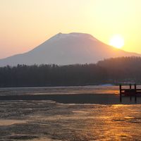 ホテル前の阿寒湖からの夜明けを撮りました