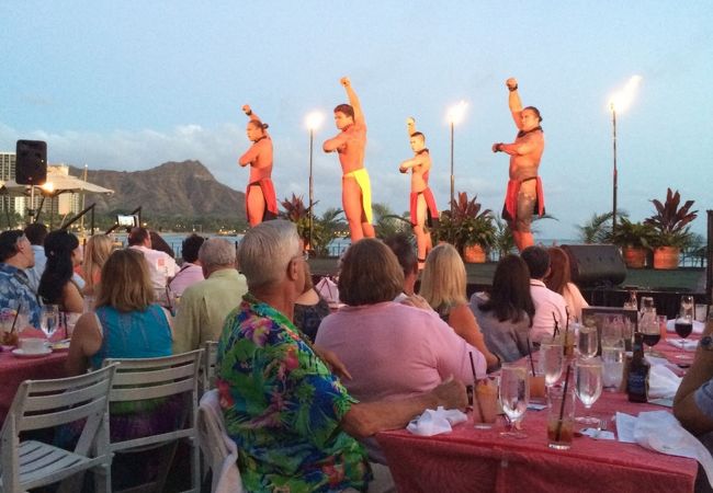 ロイヤル ルアウ (ワイキキ)