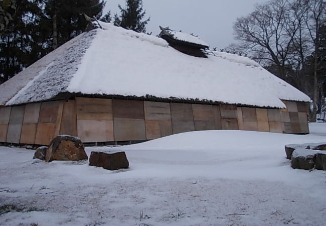 会津藩制時代の村役人層の農家住宅として移築復元されています