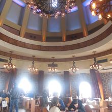 上にはカフェもあるよ