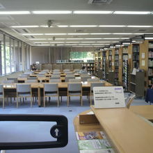 センターの中には、研修生が勉強できる図書室も完備されています