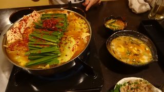 夜22時でも満席でした。