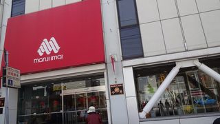 旅の土産を買うのにデパ地下はいい。