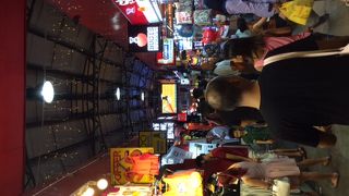 夜もものすごい人でした！