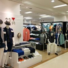 4階紳士服売場にて