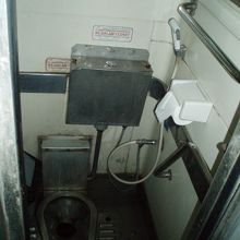 最優等列車・アルゴ号のトイレ、ジャカルタ⇒バンダン