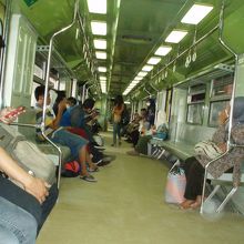 ジョクジャカルタ⇒ソロ間の普通列車内の様子！ドア空きっぱなし