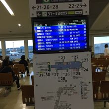 到着機材の遅れのようです…。