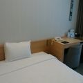 那覇空港からもアクセスが良く、こだわりのベッドが寝やすいです。