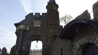 歴史ある美しくて楽しいお城です。