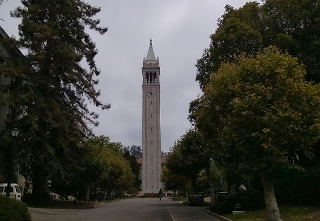 バークレーの街並みが一望できる大学内にあるタワー
