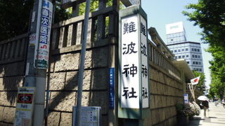 御堂筋の脇にあります