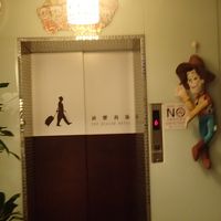 謎のウッディ人形