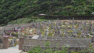 雰囲気ある海辺の墓地です
