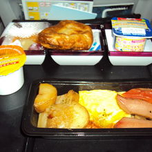 チキンソーセージです。ちょっと薄味でした。