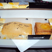 着陸前の軽食です。アメリカ系航空会社のよりずっと美味しいです
