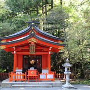 箱根神社拝殿の隣にあります。