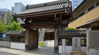 線路脇の幟が目印