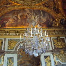 シャンデリアが綺麗です。