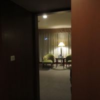 ドアを開けて入った感です。