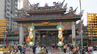 台北一有名な寺院