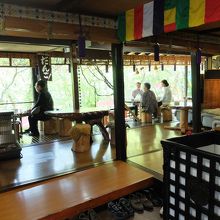 郭公屋のお店内部。お座敷でも郭公団子が楽しめます。