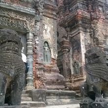 プリア・コー様式のライオンはかっこいいです。