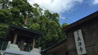 急坂の上のお寺