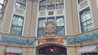 パーク内で着るＴシャツや帽子はここで買おう♪