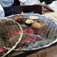 炭火で焼きます